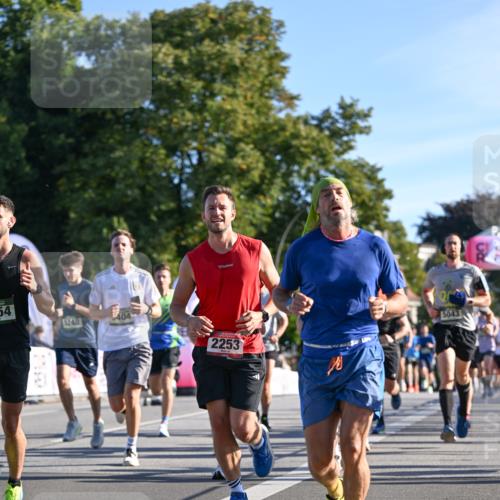 07.09.2025 - BARMER Alsterlauf Dr. Thomas Lammeyer http://msf.ph/oto/8707914 07.09.2025 09:29:13 Laufen 54, 5248, 404, 5043, 2253 meine-sportfotos.de