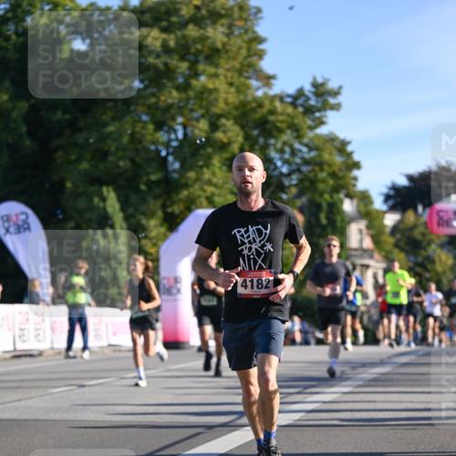 07.09.2025 - BARMER Alsterlauf Dr. Thomas Lammeyer http://msf.ph/oto/8708054 07.09.2025 09:29:37 Laufen 4182 meine-sportfotos.de