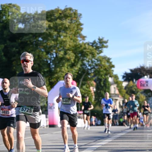 07.09.2025 - BARMER Alsterlauf Dr. Thomas Lammeyer http://msf.ph/oto/8708166 07.09.2025 09:29:58 Laufen 5487, 3823, 5725 meine-sportfotos.de