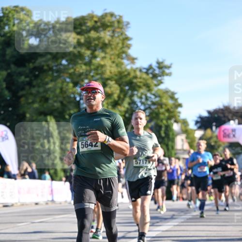07.09.2025 - BARMER Alsterlauf Dr. Thomas Lammeyer http://msf.ph/oto/8708240 07.09.2025 09:30:10 Laufen 5642, 5717 meine-sportfotos.de
