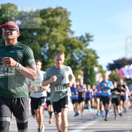 07.09.2025 - BARMER Alsterlauf Dr. Thomas Lammeyer http://msf.ph/oto/8708243 07.09.2025 09:30:11 Laufen 5642, 5717, 664 meine-sportfotos.de