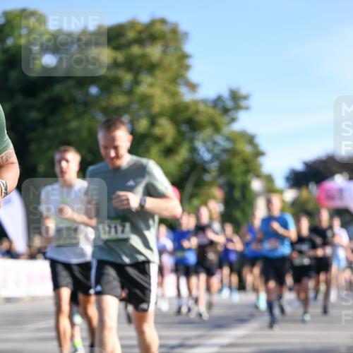 07.09.2025 - BARMER Alsterlauf Dr. Thomas Lammeyer http://msf.ph/oto/8708246 07.09.2025 09:30:11 Laufen 5717 meine-sportfotos.de