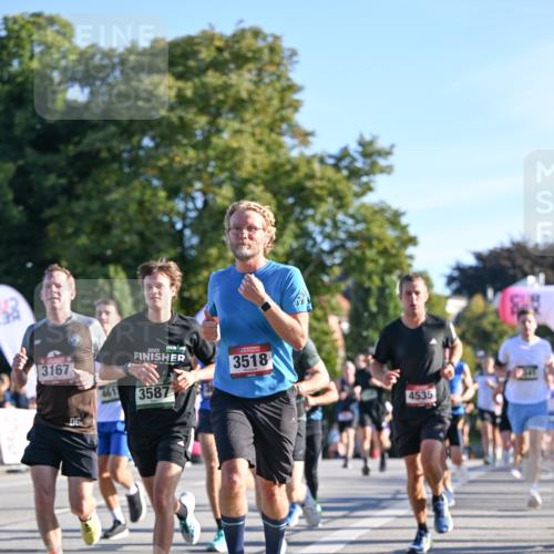 07.09.2025 - BARMER Alsterlauf Dr. Thomas Lammeyer http://msf.ph/oto/8708261 07.09.2025 09:30:14 Laufen 3167, 461, 2022, 3587, 3518, 4535 meine-sportfotos.de