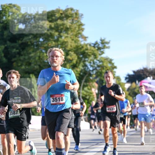 07.09.2025 - BARMER Alsterlauf Dr. Thomas Lammeyer http://msf.ph/oto/8708264 07.09.2025 09:30:14 Laufen 2022, 70, 3, 3587, 136, 3518, 4535 meine-sportfotos.de