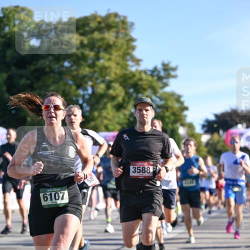 07.09.2025 - BARMER Alsterlauf Dr. Thomas Lammeyer http://msf.ph/oto/8708304 07.09.2025 09:30:21 Laufen 6107, 58, 3588 meine-sportfotos.de
