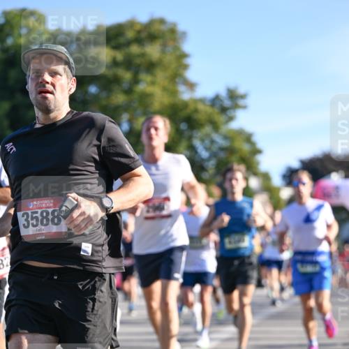 07.09.2025 - BARMER Alsterlauf Dr. Thomas Lammeyer http://msf.ph/oto/8708310 07.09.2025 09:30:22 Laufen 82, 36, 1, 3588, 664 meine-sportfotos.de