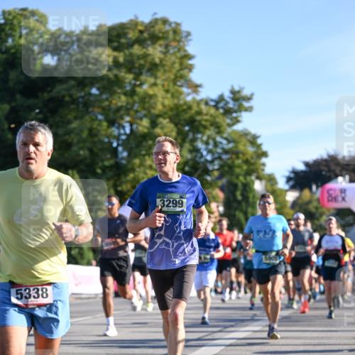 07.09.2025 - BARMER Alsterlauf Dr. Thomas Lammeyer http://msf.ph/oto/8708384 07.09.2025 09:30:36 Laufen 5338, 3299, 3, 5905 meine-sportfotos.de