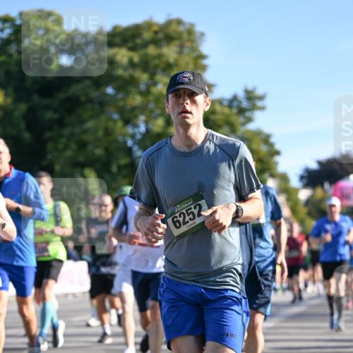 07.09.2025 - BARMER Alsterlauf Dr. Thomas Lammeyer http://msf.ph/oto/8708611 07.09.2025 09:31:16 Laufen 6, 6252 meine-sportfotos.de