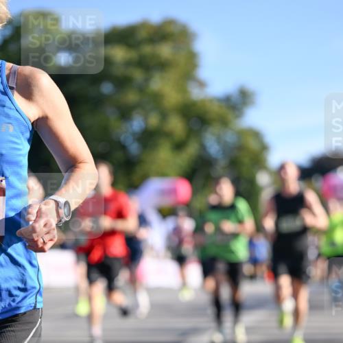 07.09.2025 - BARMER Alsterlauf Dr. Thomas Lammeyer http://msf.ph/oto/8708652 07.09.2025 09:31:23 Laufen  meine-sportfotos.de