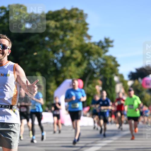 07.09.2025 - BARMER Alsterlauf Dr. Thomas Lammeyer http://msf.ph/oto/8708751 07.09.2025 09:31:39 Laufen  meine-sportfotos.de