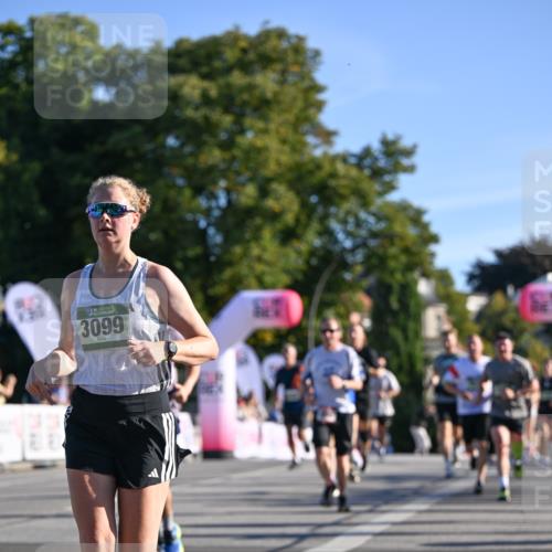 07.09.2025 - BARMER Alsterlauf Dr. Thomas Lammeyer http://msf.ph/oto/8708917 07.09.2025 09:32:08 Laufen 3099 meine-sportfotos.de