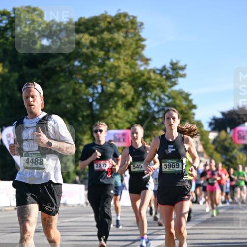 07.09.2025 - BARMER Alsterlauf Dr. Thomas Lammeyer http://msf.ph/oto/8708962 07.09.2025 09:32:15 Laufen 4488, 2272, 545, 5969 meine-sportfotos.de
