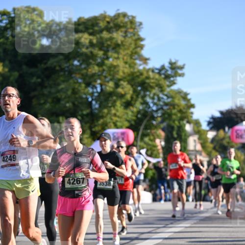 07.09.2025 - BARMER Alsterlauf Dr. Thomas Lammeyer http://msf.ph/oto/8708997 07.09.2025 09:32:20 Laufen 4249, 4267, 3538 meine-sportfotos.de