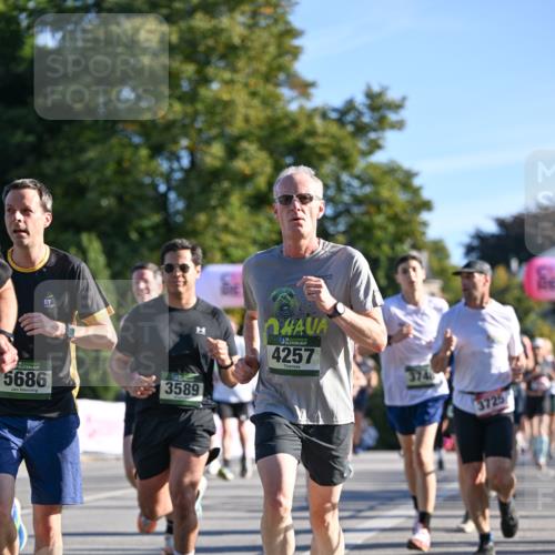 07.09.2025 - BARMER Alsterlauf Dr. Thomas Lammeyer http://msf.ph/oto/8709159 07.09.2025 09:32:52 Laufen 36, 5686, 149, 3589, 4257, 3746, 3725 meine-sportfotos.de