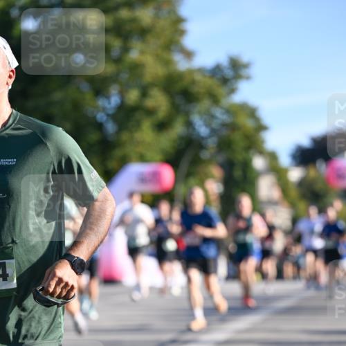 07.09.2025 - BARMER Alsterlauf Dr. Thomas Lammeyer http://msf.ph/oto/8709261 07.09.2025 09:33:09 Laufen 4, 5, 444 meine-sportfotos.de
