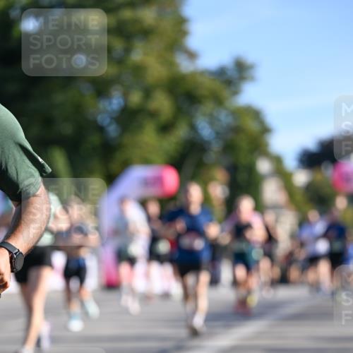 07.09.2025 - BARMER Alsterlauf Dr. Thomas Lammeyer http://msf.ph/oto/8709263 07.09.2025 09:33:09 Laufen  meine-sportfotos.de
