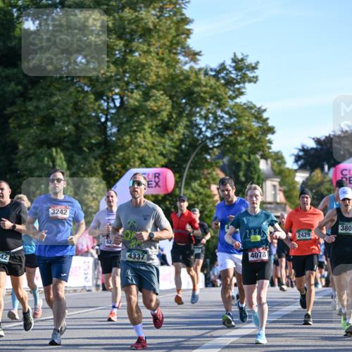 07.09.2025 - BARMER Alsterlauf Dr. Thomas Lammeyer http://msf.ph/oto/8709339 07.09.2025 09:33:22 Laufen 342, 3242, 2580, 3802, 2429, 4337, 4078 meine-sportfotos.de