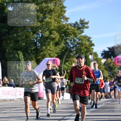 07.09.2025 - BARMER Alsterlauf Dr. Thomas Lammeyer http://msf.ph/oto/8709764 07.09.2025 09:34:36 Laufen 5802, 2737, 6138, 4 meine-sportfotos.de