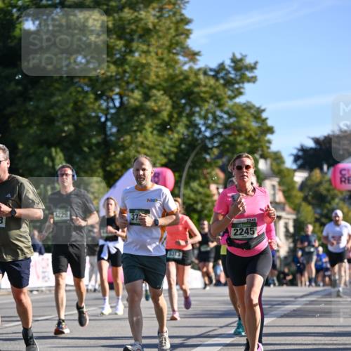07.09.2025 - BARMER Alsterlauf Dr. Thomas Lammeyer http://msf.ph/oto/8709838 07.09.2025 09:34:50 Laufen 4229, 8, 37, 5313, 34, 2245, 2245 meine-sportfotos.de