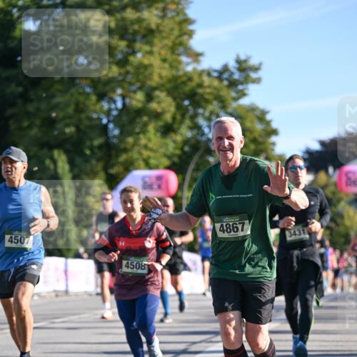 07.09.2025 - BARMER Alsterlauf Dr. Thomas Lammeyer http://msf.ph/oto/8710006 07.09.2025 09:35:21 Laufen 4507, 4508, 4867, 3431 meine-sportfotos.de