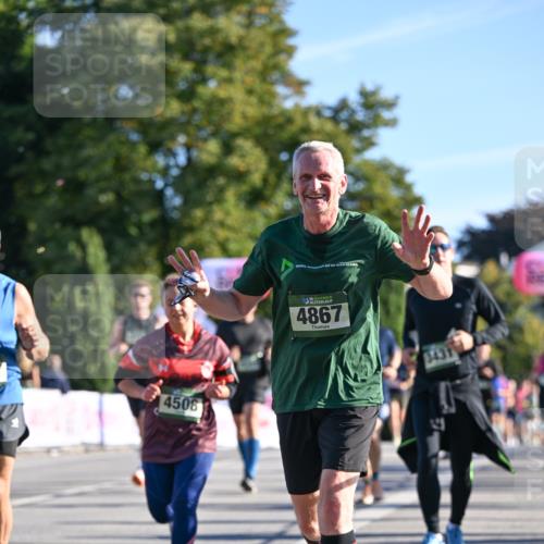07.09.2025 - BARMER Alsterlauf Dr. Thomas Lammeyer http://msf.ph/oto/8710008 07.09.2025 09:35:22 Laufen 4508, 36, 4867, 3431 meine-sportfotos.de