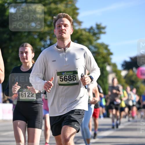 07.09.2025 - BARMER Alsterlauf Dr. Thomas Lammeyer http://msf.ph/oto/8710206 07.09.2025 09:35:54 Laufen 6122, 36, 5688 meine-sportfotos.de