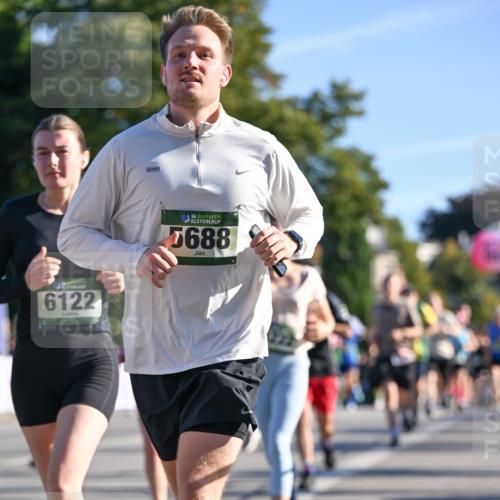 07.09.2025 - BARMER Alsterlauf Dr. Thomas Lammeyer http://msf.ph/oto/8710207 07.09.2025 09:35:54 Laufen 6122, 36, 5688 meine-sportfotos.de