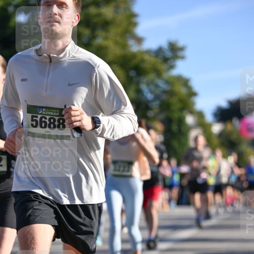 07.09.2025 - BARMER Alsterlauf Dr. Thomas Lammeyer http://msf.ph/oto/8710209 07.09.2025 09:35:54 Laufen 36, 5688 meine-sportfotos.de