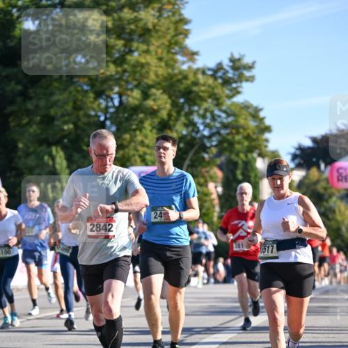 07.09.2025 - BARMER Alsterlauf Dr. Thomas Lammeyer http://msf.ph/oto/8710386 07.09.2025 09:36:23 Laufen 100, 2842, 24, 2819, 517 meine-sportfotos.de