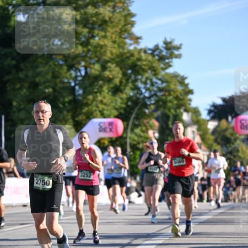 07.09.2025 - BARMER Alsterlauf Dr. Thomas Lammeyer http://msf.ph/oto/8710414 07.09.2025 09:36:28 Laufen 2750, 3252, 5069 meine-sportfotos.de