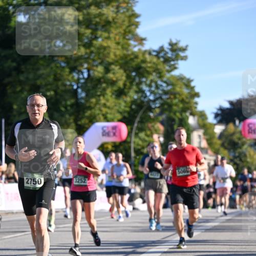 07.09.2025 - BARMER Alsterlauf Dr. Thomas Lammeyer http://msf.ph/oto/8710415 07.09.2025 09:36:28 Laufen 2750, 3252, 5065 meine-sportfotos.de