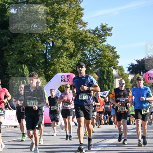 07.09.2025 - BARMER Alsterlauf Dr. Thomas Lammeyer http://msf.ph/oto/8710479 07.09.2025 09:36:39 Laufen 097, 58, 2517, 4843, 2375, 2911, 8388, 3082, 4987, 554 meine-sportfotos.de