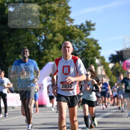 07.09.2025 - BARMER Alsterlauf Dr. Thomas Lammeyer http://msf.ph/oto/8710522 07.09.2025 09:36:47 Laufen 5302, 2832, 3207 meine-sportfotos.de