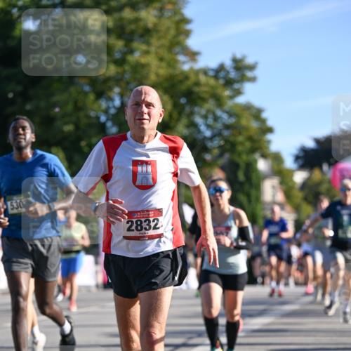 07.09.2025 - BARMER Alsterlauf Dr. Thomas Lammeyer http://msf.ph/oto/8710524 07.09.2025 09:36:47 Laufen 530, 136, 2832 meine-sportfotos.de