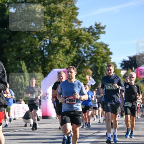 07.09.2025 - BARMER Alsterlauf Dr. Thomas Lammeyer http://msf.ph/oto/8710649 07.09.2025 09:37:09 Laufen 4856, 5793, 2351 meine-sportfotos.de