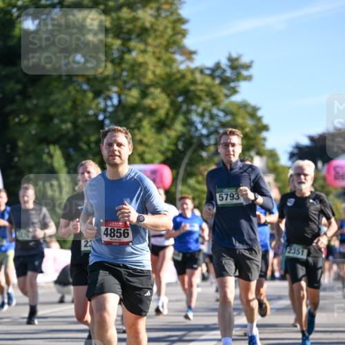 07.09.2025 - BARMER Alsterlauf Dr. Thomas Lammeyer http://msf.ph/oto/8710655 07.09.2025 09:37:09 Laufen 23, 4856, 5793, 2351 meine-sportfotos.de