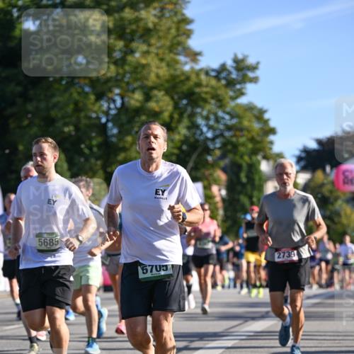 07.09.2025 - BARMER Alsterlauf Dr. Thomas Lammeyer http://msf.ph/oto/8710753 07.09.2025 09:37:26 Laufen 5685, 5705, 2739 meine-sportfotos.de