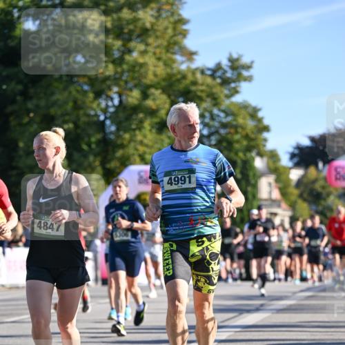 07.09.2025 - BARMER Alsterlauf Dr. Thomas Lammeyer http://msf.ph/oto/8710914 07.09.2025 09:37:52 Laufen 4847, 5306, 4991 meine-sportfotos.de
