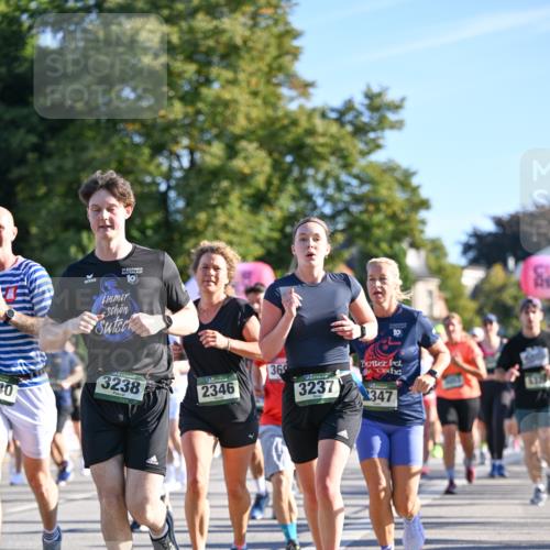 07.09.2025 - BARMER Alsterlauf Dr. Thomas Lammeyer http://msf.ph/oto/8711256 07.09.2025 09:38:48 Laufen 19, 3238, 2346, 40, 36, 10, 3237, 347 meine-sportfotos.de