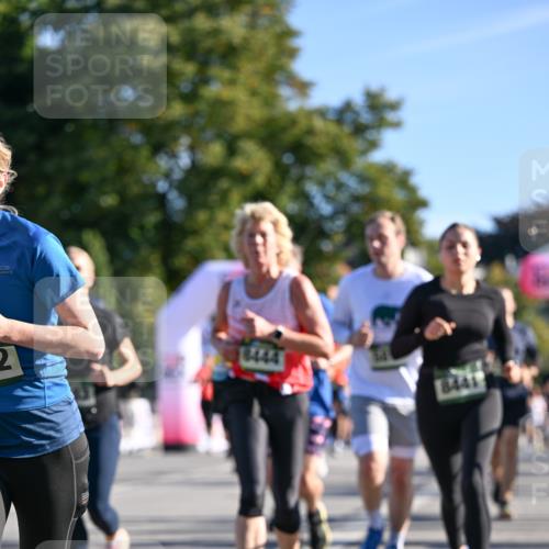 07.09.2025 - BARMER Alsterlauf Dr. Thomas Lammeyer http://msf.ph/oto/8711552 07.09.2025 09:39:37 Laufen 8444, 8441 meine-sportfotos.de
