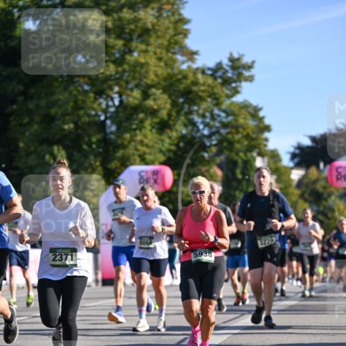 07.09.2025 - BARMER Alsterlauf Dr. Thomas Lammeyer http://msf.ph/oto/8711653 07.09.2025 09:39:54 Laufen 2371, 8064, 5938, 3229 meine-sportfotos.de