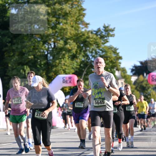 07.09.2025 - BARMER Alsterlauf Dr. Thomas Lammeyer http://msf.ph/oto/8711735 07.09.2025 09:40:08 Laufen 2163, 374, 5883, 5645, 3941 meine-sportfotos.de