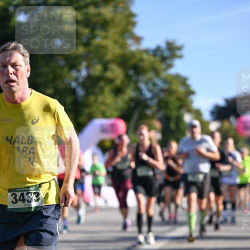 07.09.2025 - BARMER Alsterlauf Dr. Thomas Lammeyer http://msf.ph/oto/8711787 07.09.2025 09:40:16 Laufen 2960, 3433 meine-sportfotos.de