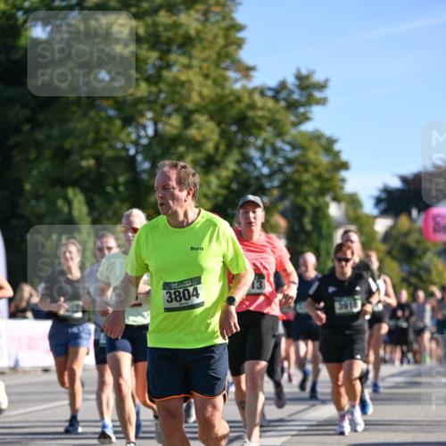 07.09.2025 - BARMER Alsterlauf Dr. Thomas Lammeyer http://msf.ph/oto/8711932 07.09.2025 09:40:39 Laufen 3804, 3918 meine-sportfotos.de