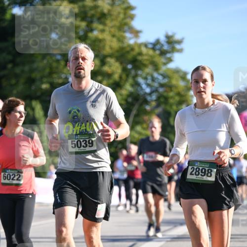 07.09.2025 - BARMER Alsterlauf Dr. Thomas Lammeyer http://msf.ph/oto/8712262 07.09.2025 09:41:37 Laufen 6022, 5039, 16, 2898 meine-sportfotos.de