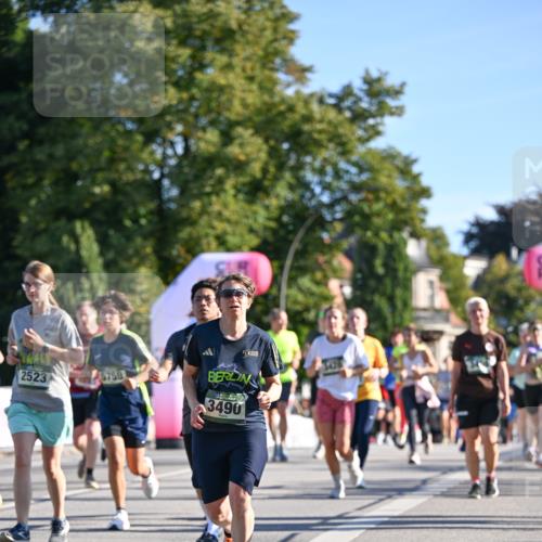 07.09.2025 - BARMER Alsterlauf Dr. Thomas Lammeyer http://msf.ph/oto/8712629 07.09.2025 09:42:36 Laufen 2523, 5759, 3490 meine-sportfotos.de