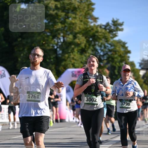 07.09.2025 - BARMER Alsterlauf Dr. Thomas Lammeyer http://msf.ph/oto/8712845 07.09.2025 09:43:15 Laufen 60, 5761, 3002, 3799 meine-sportfotos.de