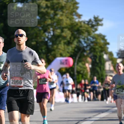 07.09.2025 - BARMER Alsterlauf Dr. Thomas Lammeyer http://msf.ph/oto/8713037 07.09.2025 09:43:48 Laufen 1, 36, 2966, 4256 meine-sportfotos.de