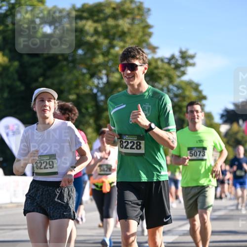 07.09.2025 - BARMER Alsterlauf Dr. Thomas Lammeyer http://msf.ph/oto/8713263 07.09.2025 09:44:29 Laufen 8229, 36, 8228, 5073 meine-sportfotos.de