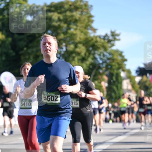 07.09.2025 - BARMER Alsterlauf Dr. Thomas Lammeyer http://msf.ph/oto/8713306 07.09.2025 09:44:36 Laufen 5410, 36, 5502, 915 meine-sportfotos.de